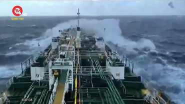 Tôn vinh người đi biển